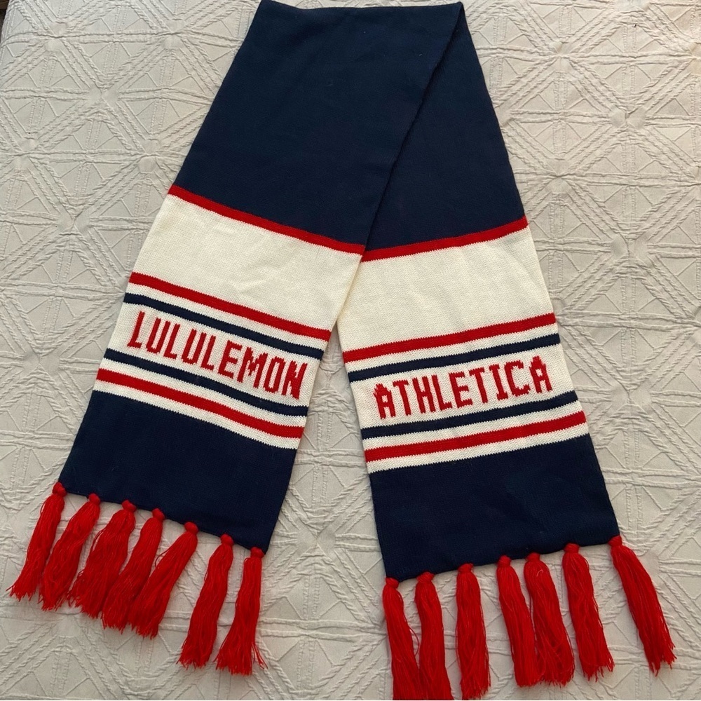 Lululemon Athletica Navy and Red Knit Scarf